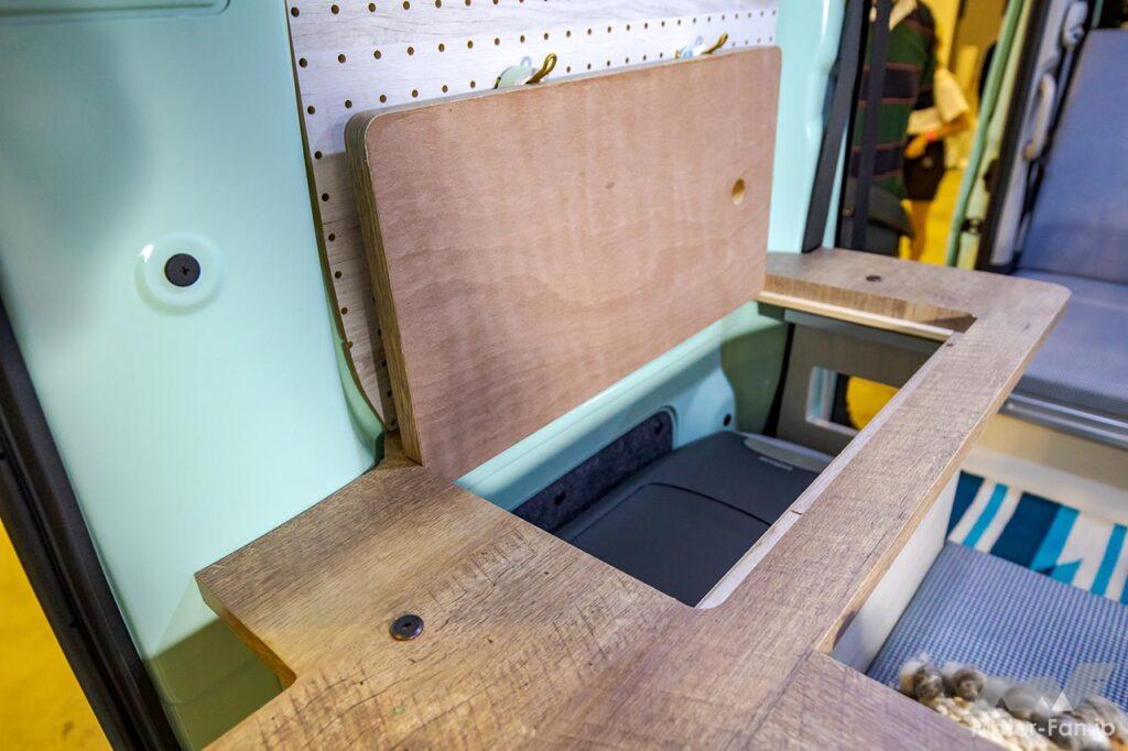 キャンピングカー