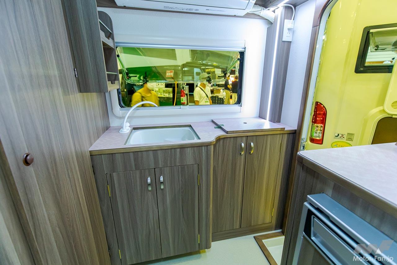 キャンピングカー