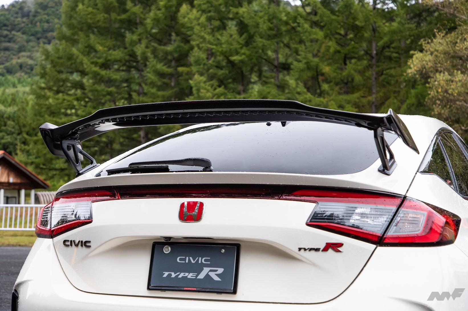 シビックタイプR純正テールゲートスポイラーの印象は「タイプRっぽく