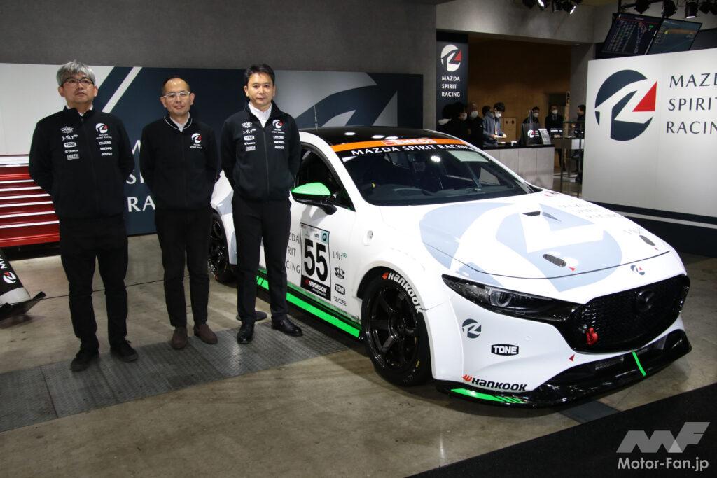 マツダ3バイオコンセプトの開発を担当した楠弘隆さん、上杉康範さん、森永真一さん（左より）