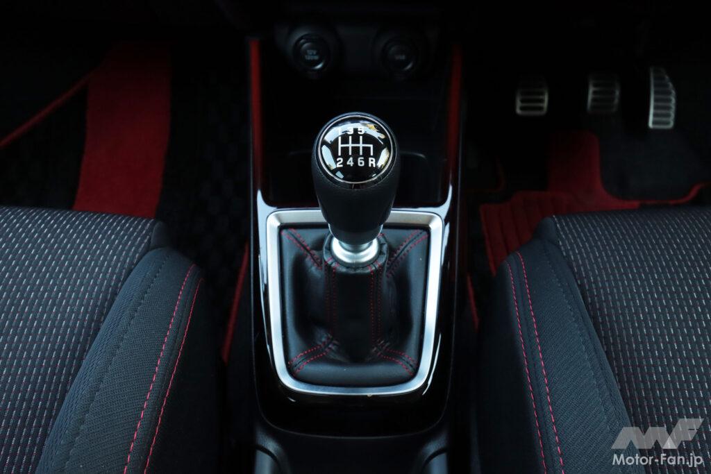 6速MTのギヤ比は1速：3.615、2速：2.047、3速：1.518、4速：1.156、5速：0.918、6速：0.794、後退：3.481、最終減速比：3.944