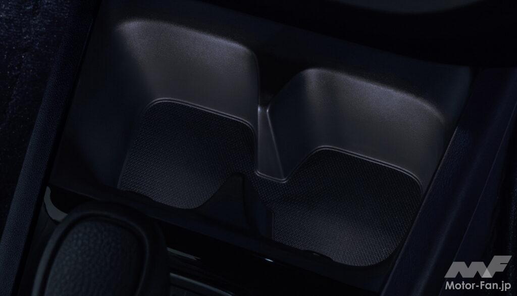 「ドリンクホルダーイルミネーション」も発光色はブルーとホワイトを選択できる。