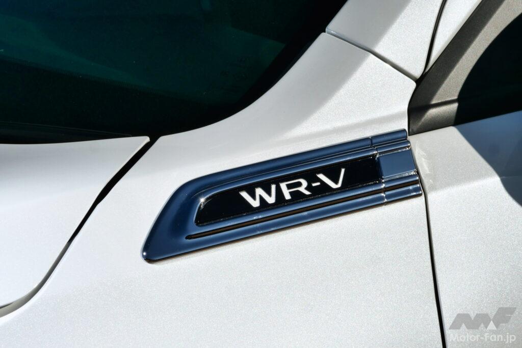 フロントフェンダーのアクセントとなる「フェンダーガーニッシュ」