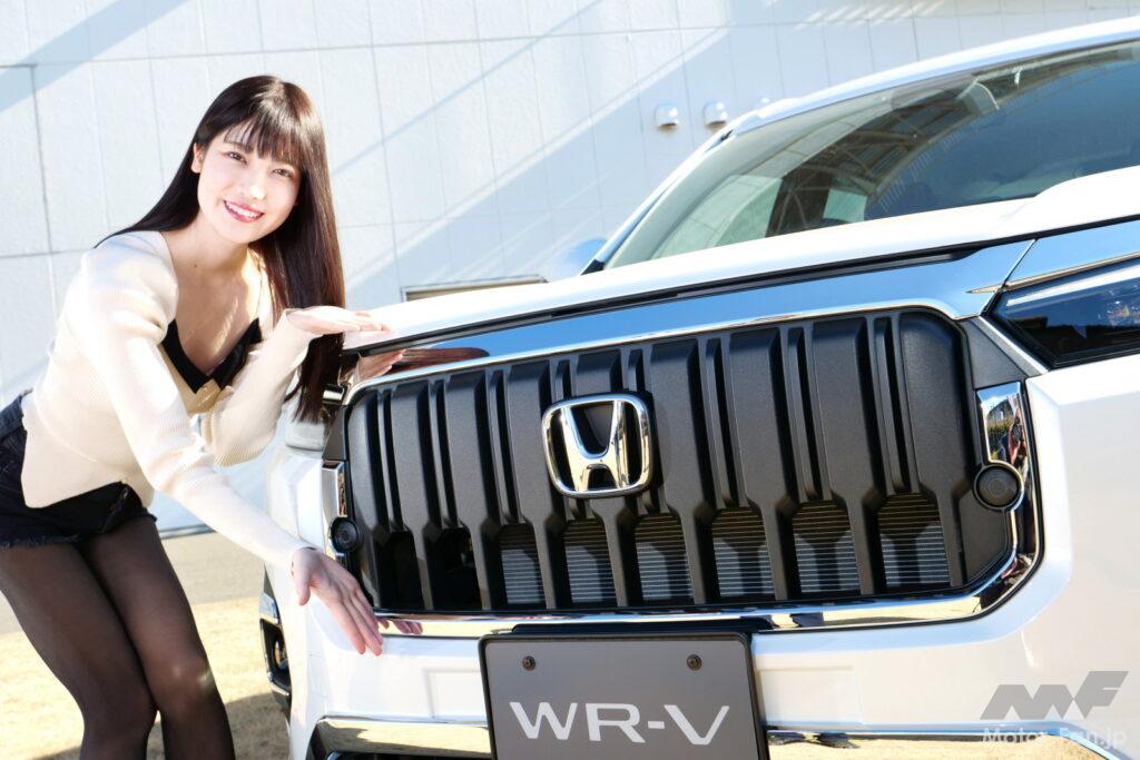 純正アクセサリーの「フロントグリル」で大胆に顔つきが変わります。