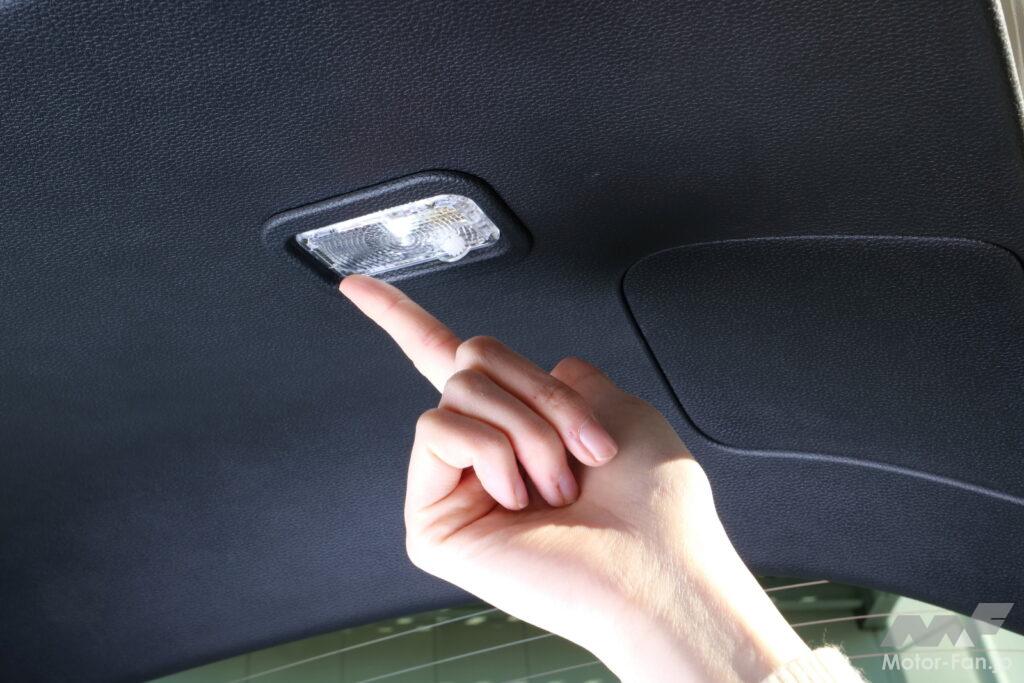 テールゲートの内側に追加する「LEDテールゲートライト」は、荷物を積み込む際に荷室と足元を照らしてくれる。
