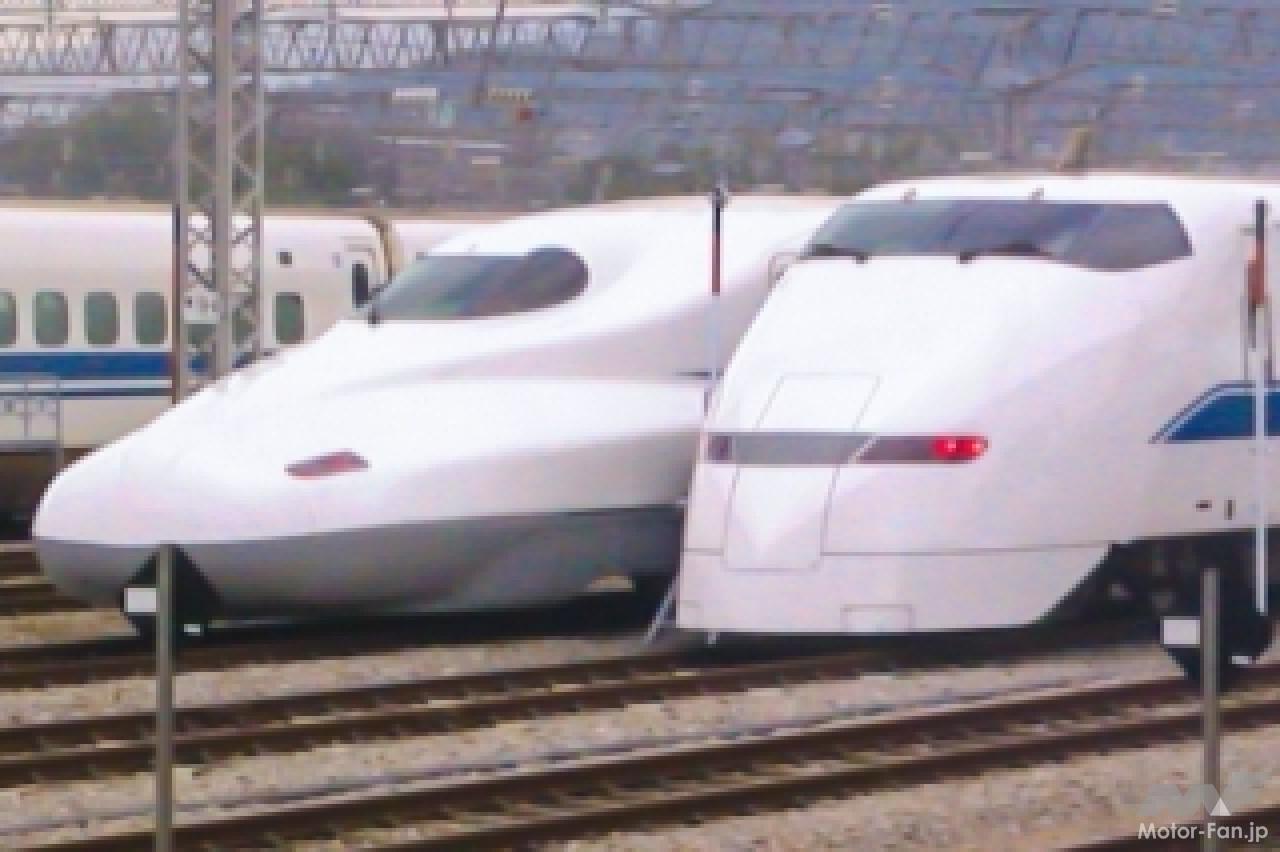 「のぞみ」N700系と300系