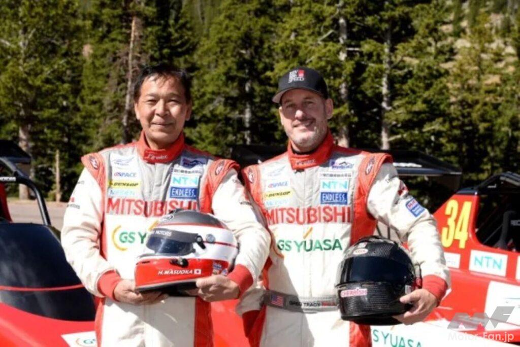 増岡選手とグレッグ・トレーシー選手