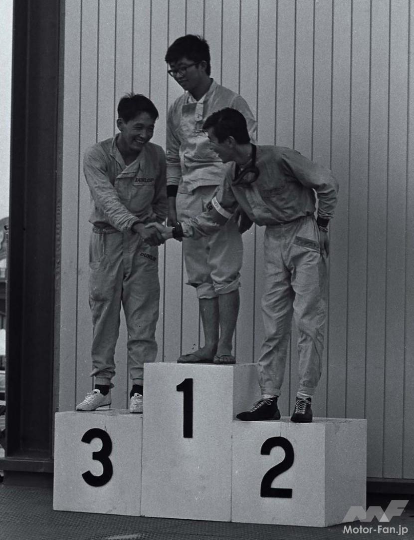 GT-Iクラスの表彰台