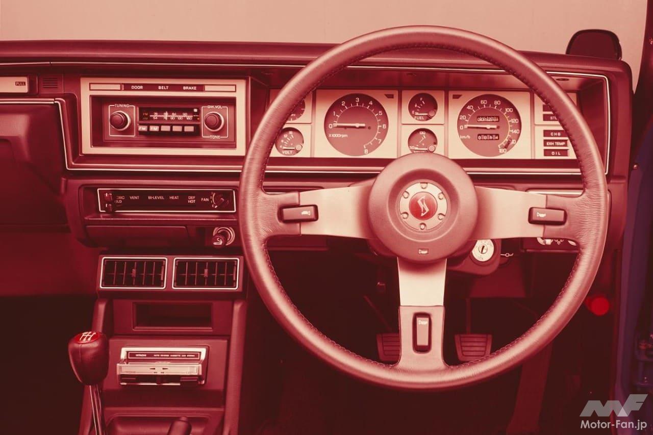 「スカイライン・ジャパン」の丸型メーターでまとめられた運転席周り