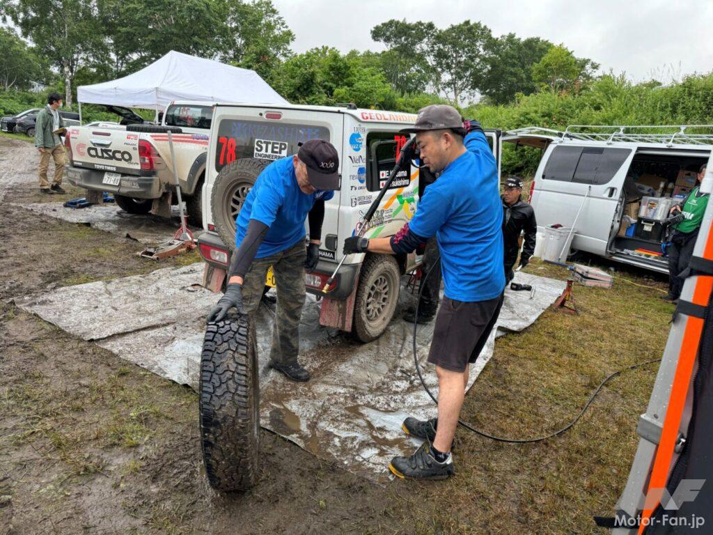 タイヤも泥まみれ