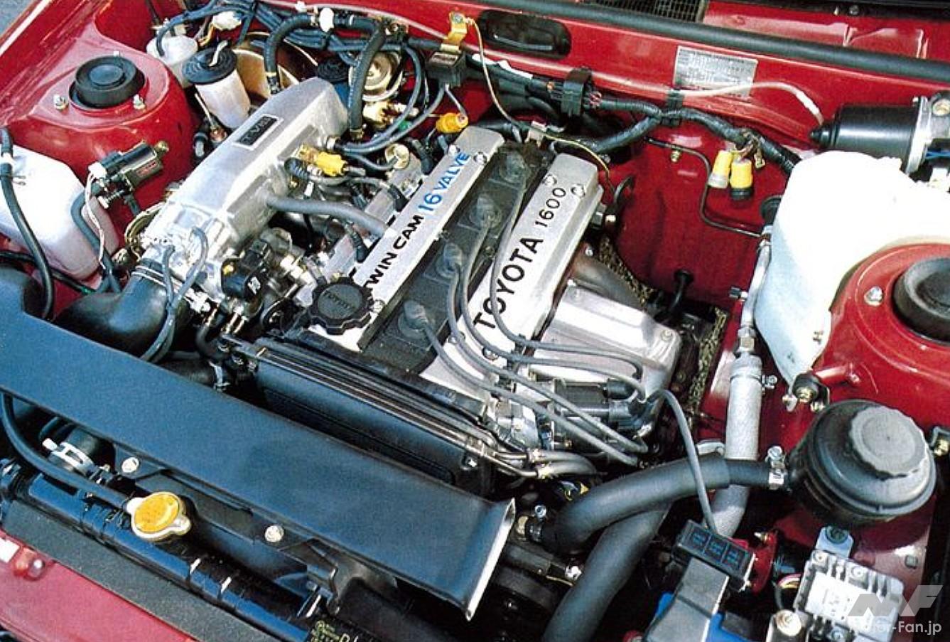 トヨタ「スプリンタートレノ／カローラレビン(AE86)」