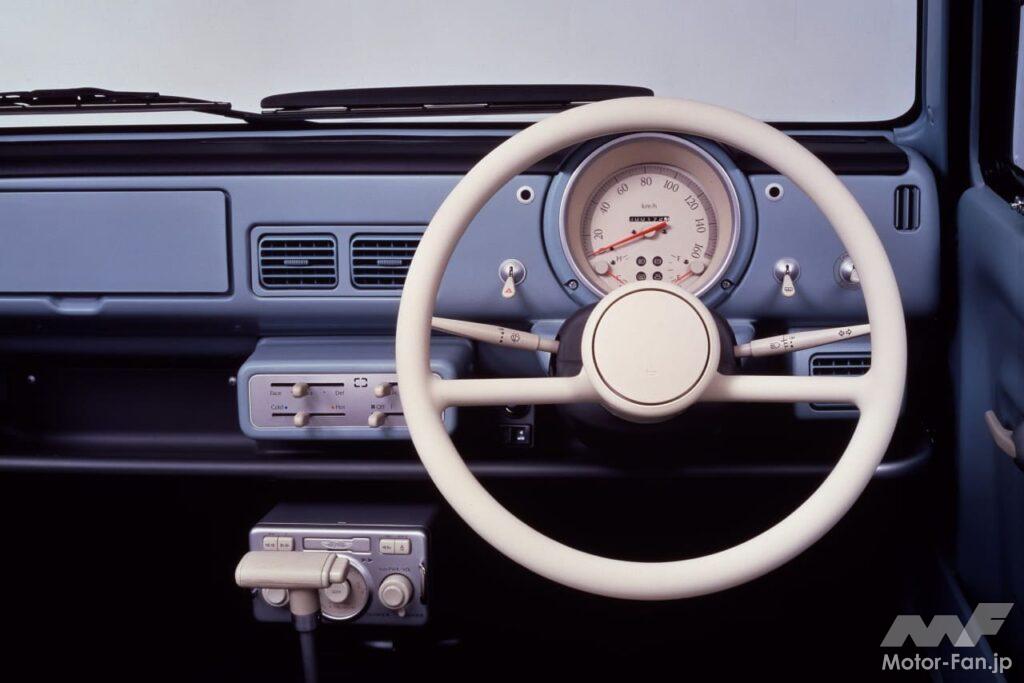 日産「パオ」のレトロなインテリア