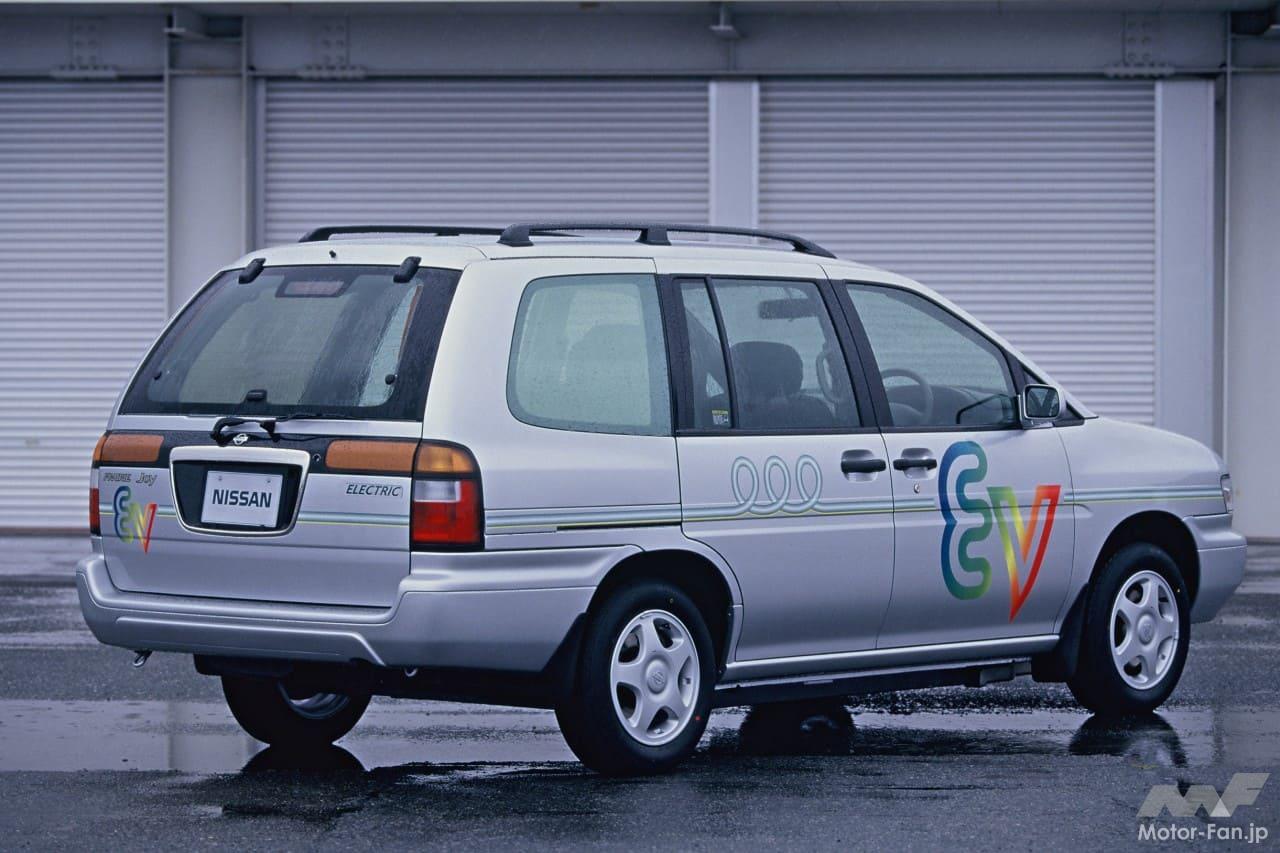 日産「プレーリージョイEV」のリアビュー