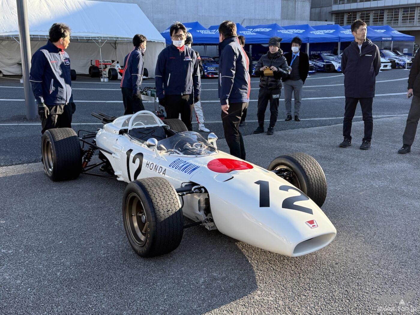 ホンダF1初勝利60周年！ 佐藤琢磨選手のドライブでHonda RA272がオート