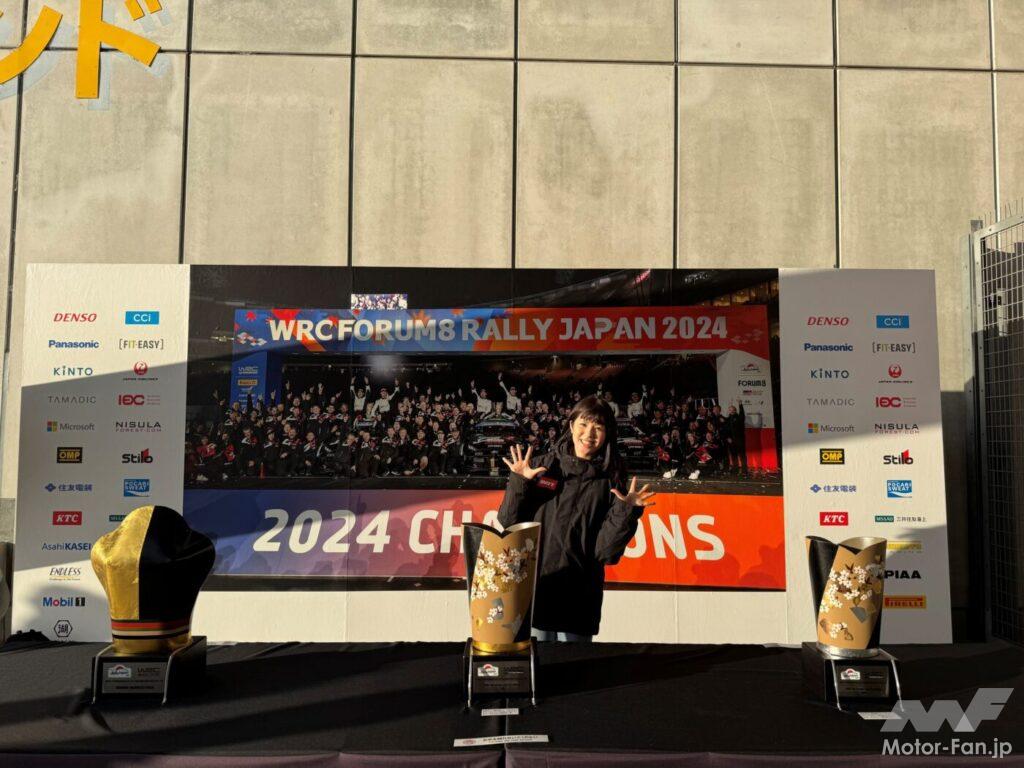 トロフィーとパシャリ