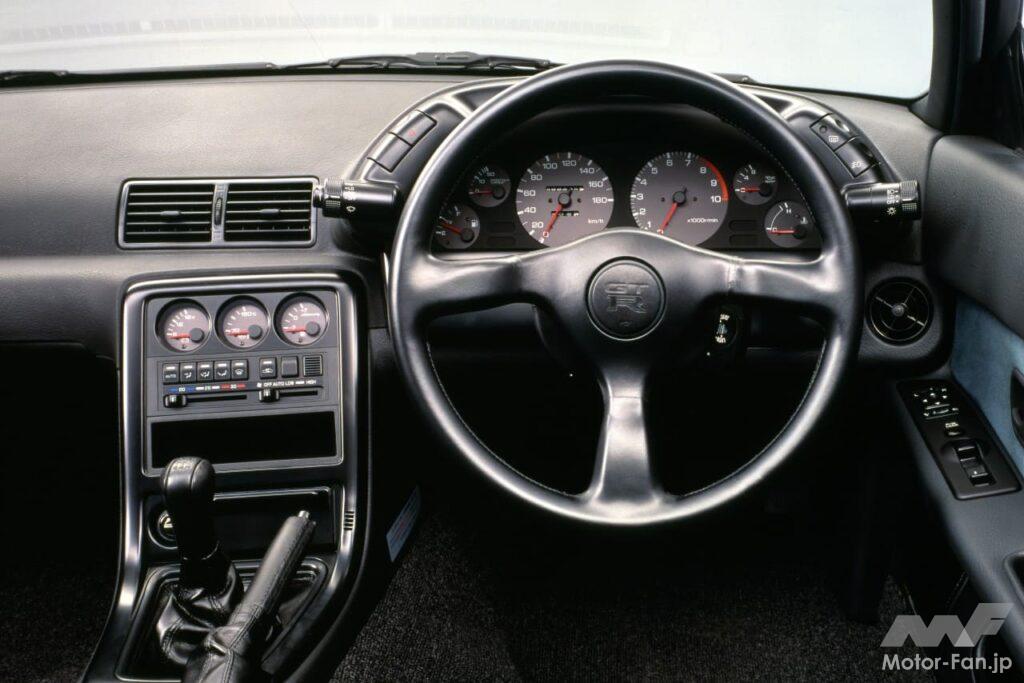 「R32型スカイラインGT-R NISMO」のコクピット