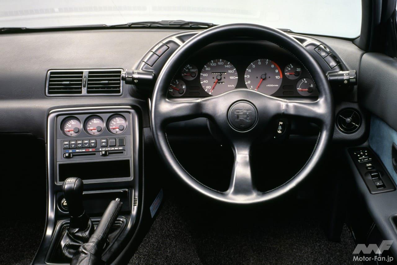 「R32型スカイラインGT-R NISMO」のコクピット