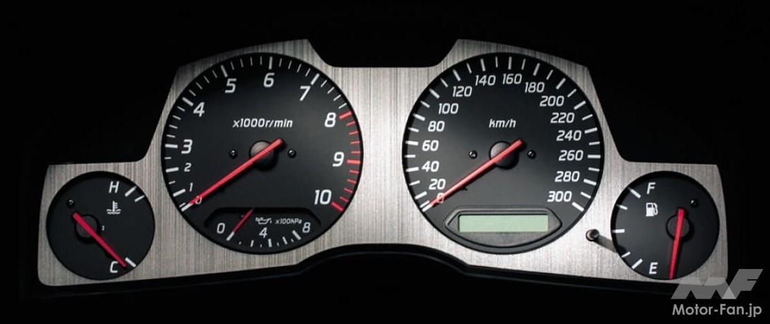 日産「R34型スカイラインGT-R MスペックニュルとVスペックIIニュル」のタコメーターとスピードメーター