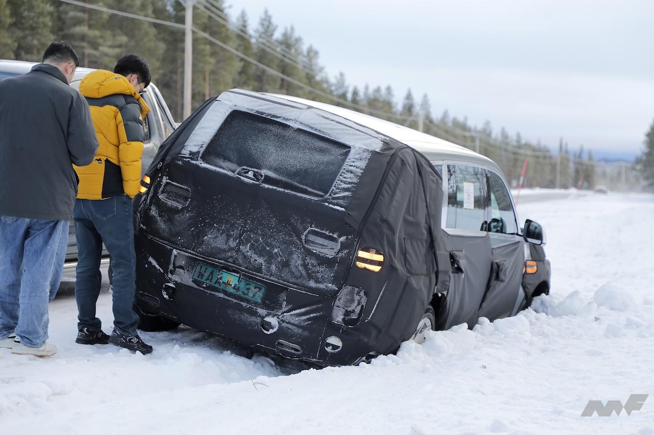 ジェネシス GV90 量産型プロトタイプ　スパイショット