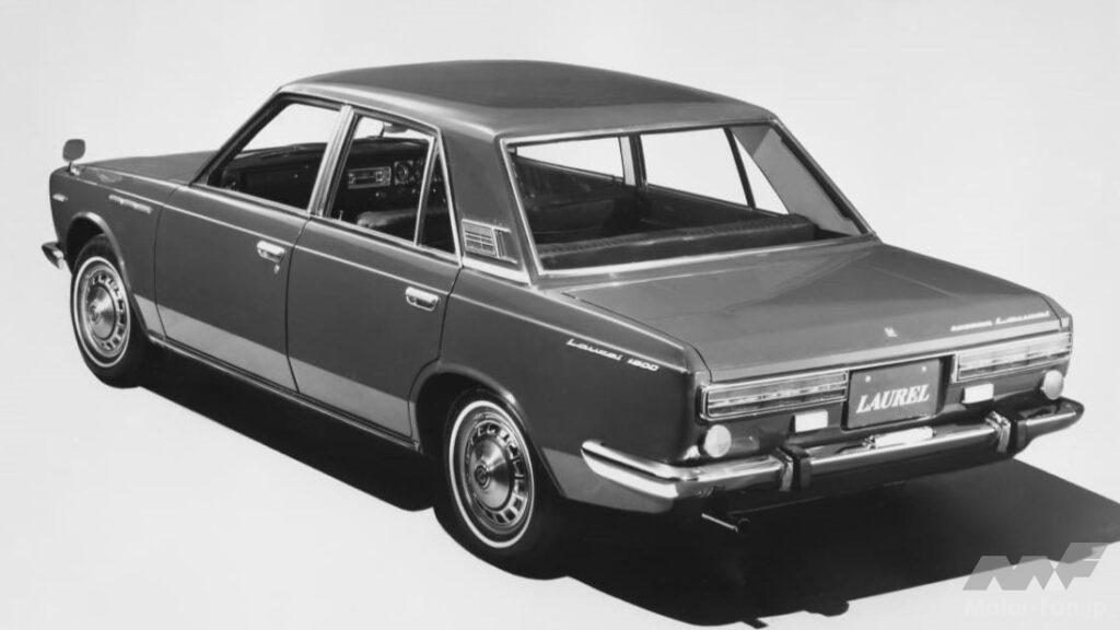 日産「ローレル」のリアビュー