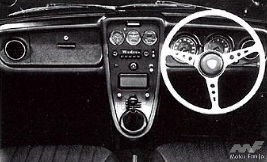 ファミリア・ロータリークーペのコクピット