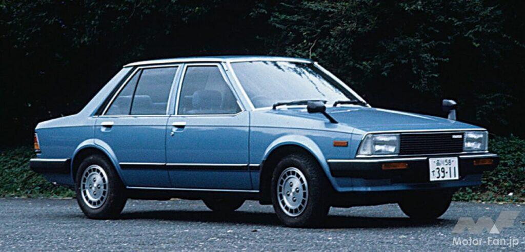 ファミリア4ドアセダン