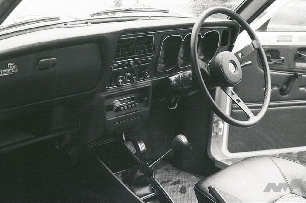 三菱3代目「ミニカF4」