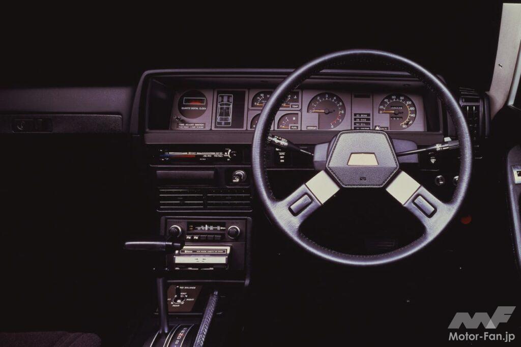 「スカイライン2000GT」のスポーティなコクピット