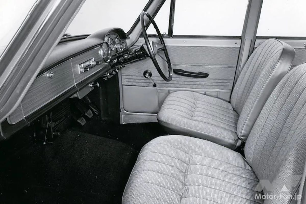 ダイハツ「コンパーノ ベルリーナ 4ドア」のフロントシート