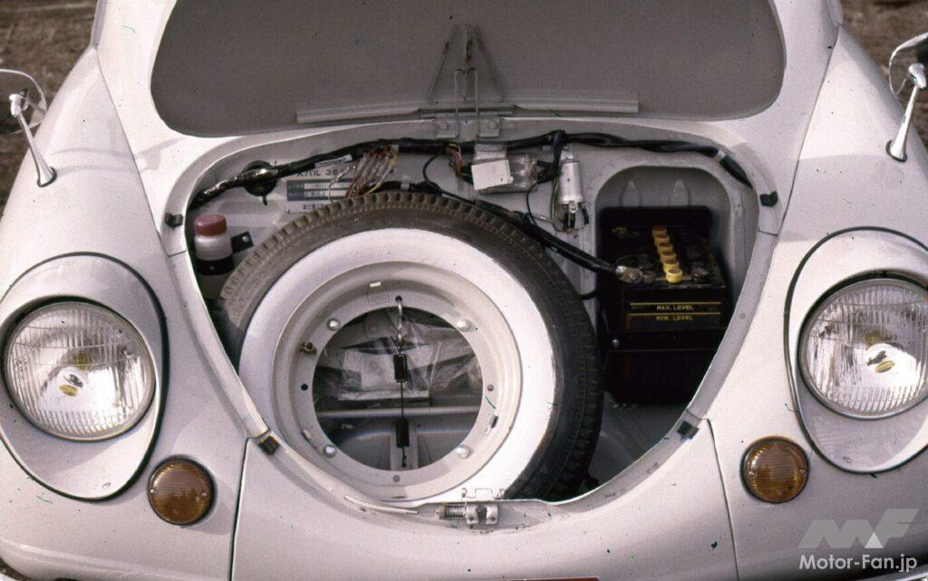 スバル360のフロントラゲッジ部