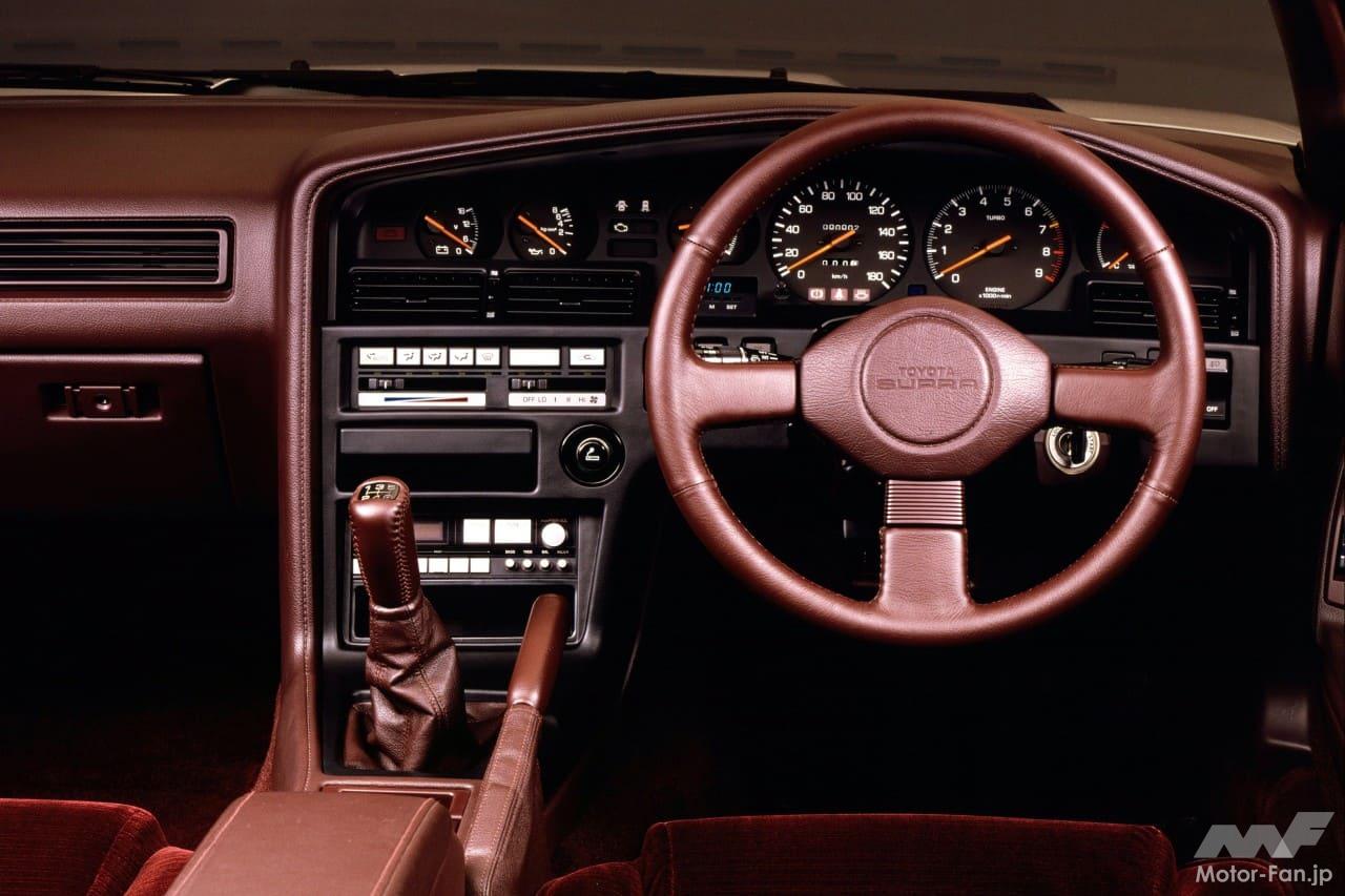 A70型「スープラ」のコクピット