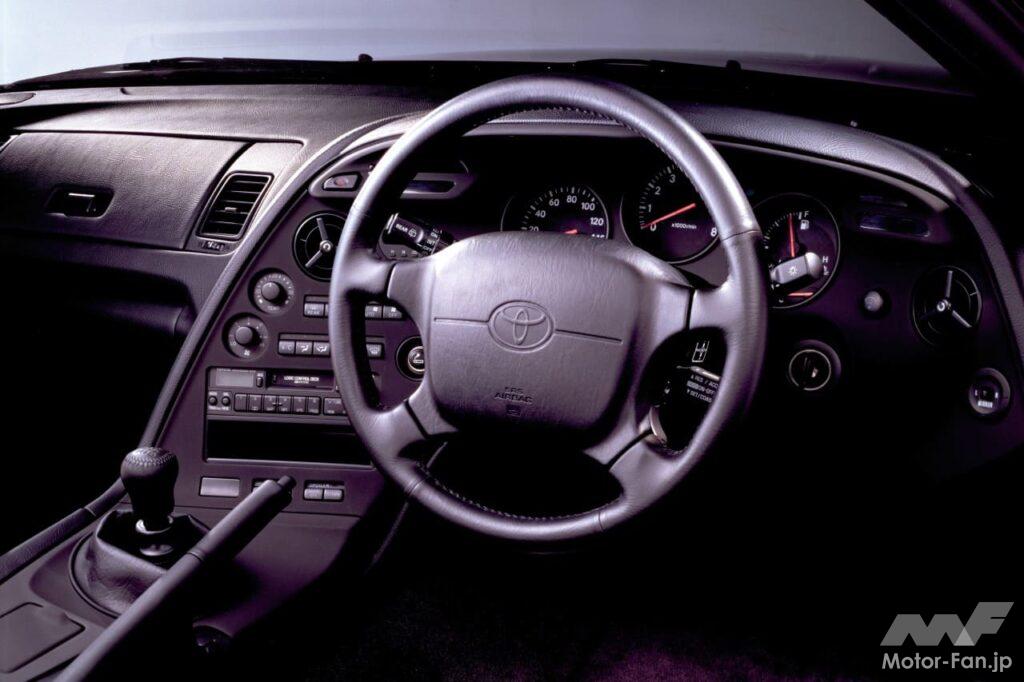 A80型「スープラ」のコクピット