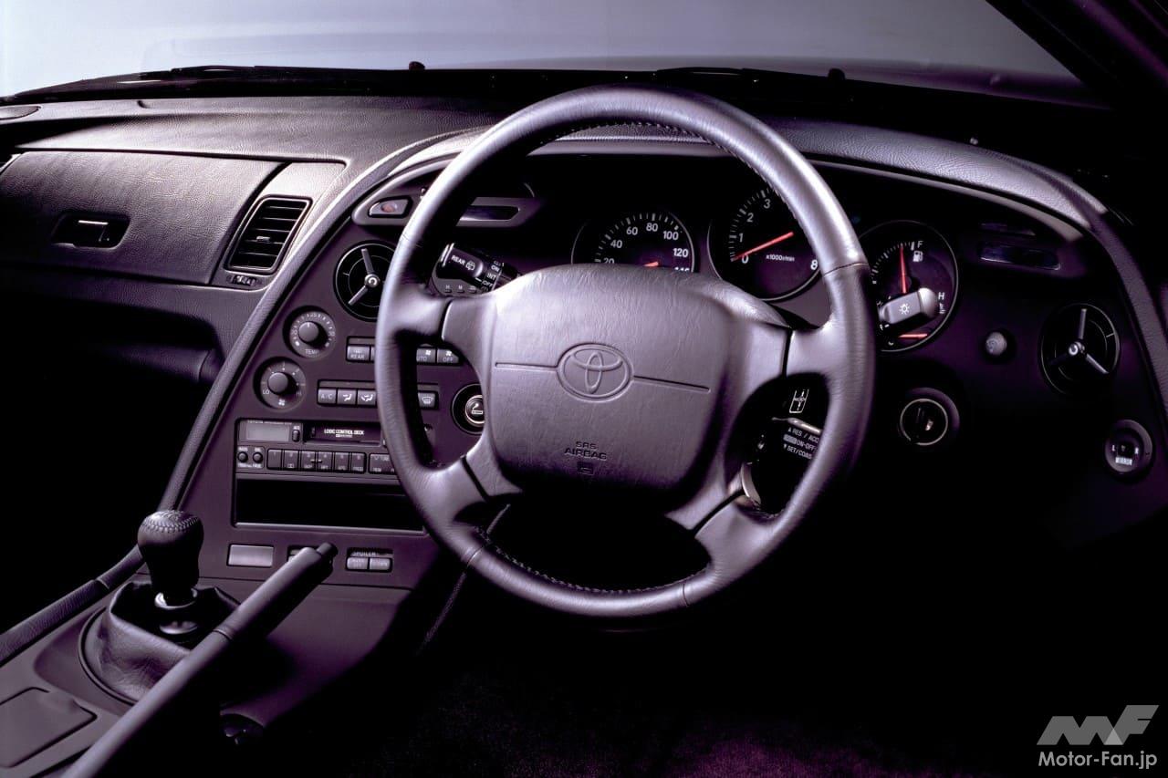 A80型「スープラ」のコクピット