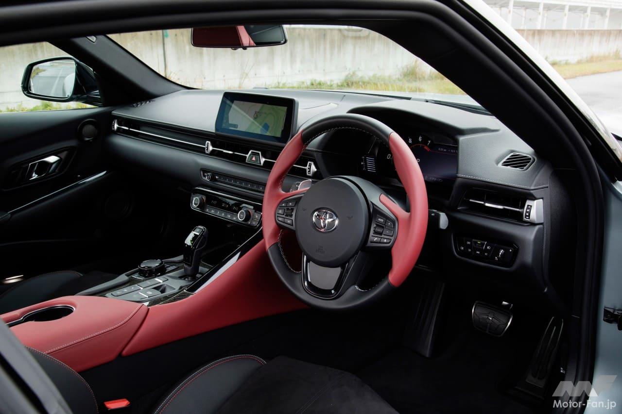 A90型「GRスープラ」のコクピット