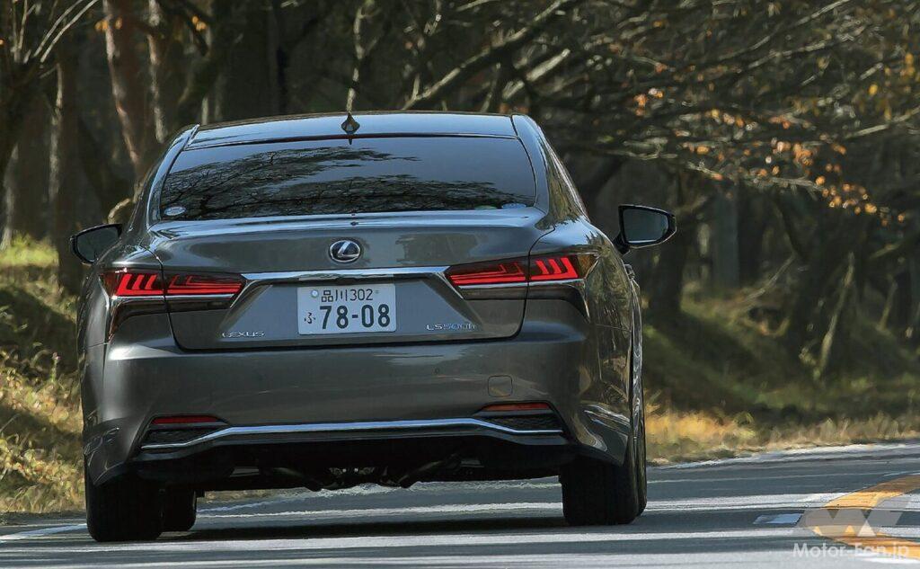 レクサス「LS500h」のリアビュー
