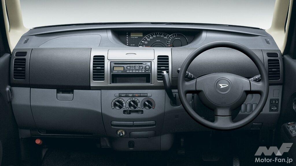 「タントカスタムL」のコクピット
