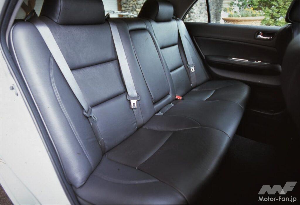 トヨタ「ヴェロッサ」のリヤシート
