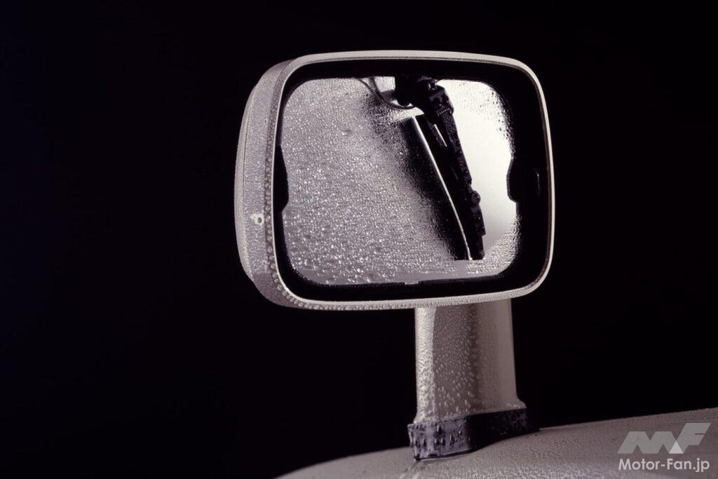 初代レパードに装備されたワイパー付きフェンダーミラー