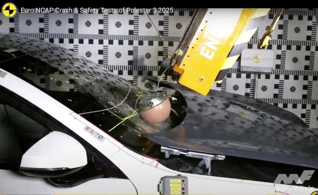 ユーロNCAPの頭部インパクター試験 PHOTO:EuroNCAP