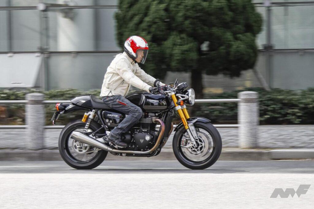 トライアンフ・ラクストン1200RS