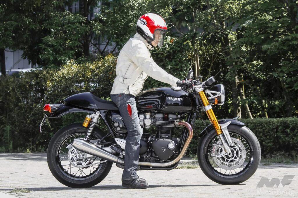 トライアンフ・ラクストン1200RS