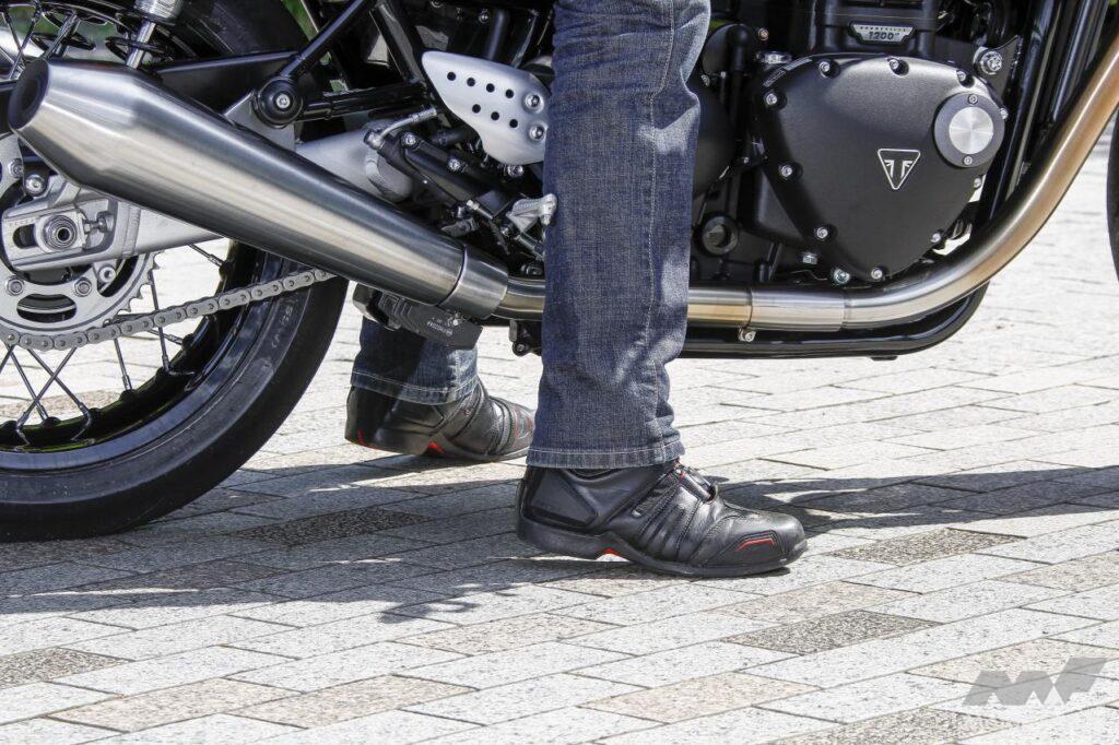 トライアンフ・ラクストン1200RS