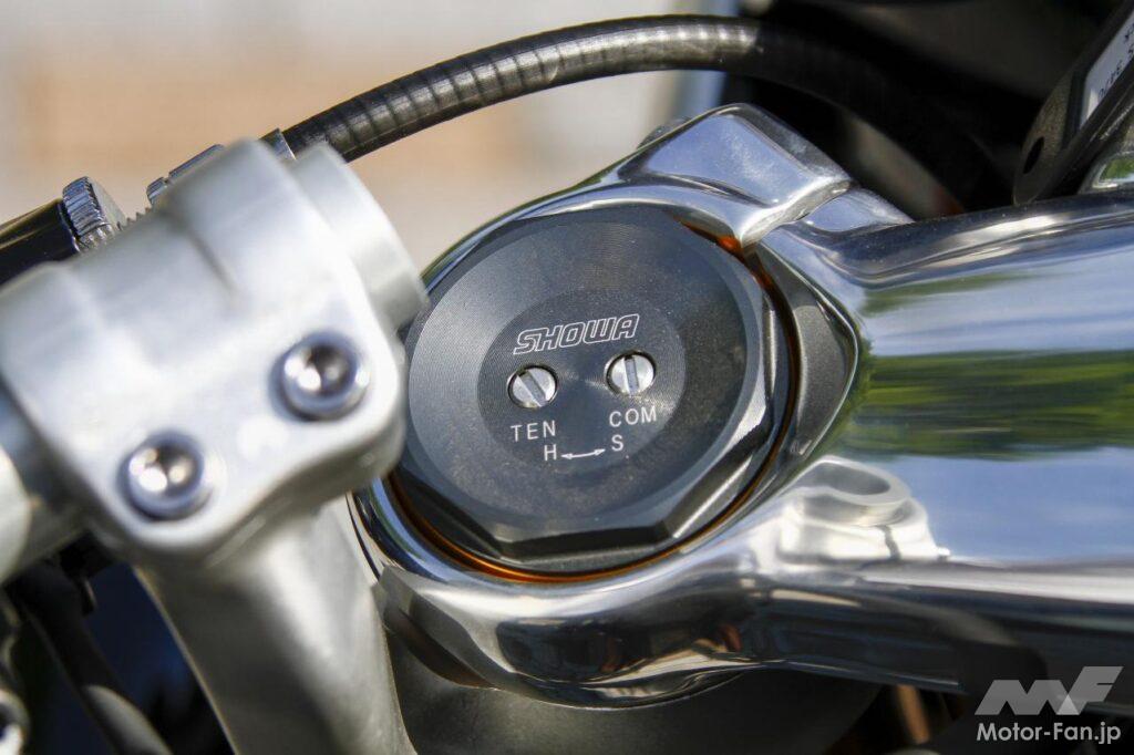 トライアンフ・ラクストン1200RS