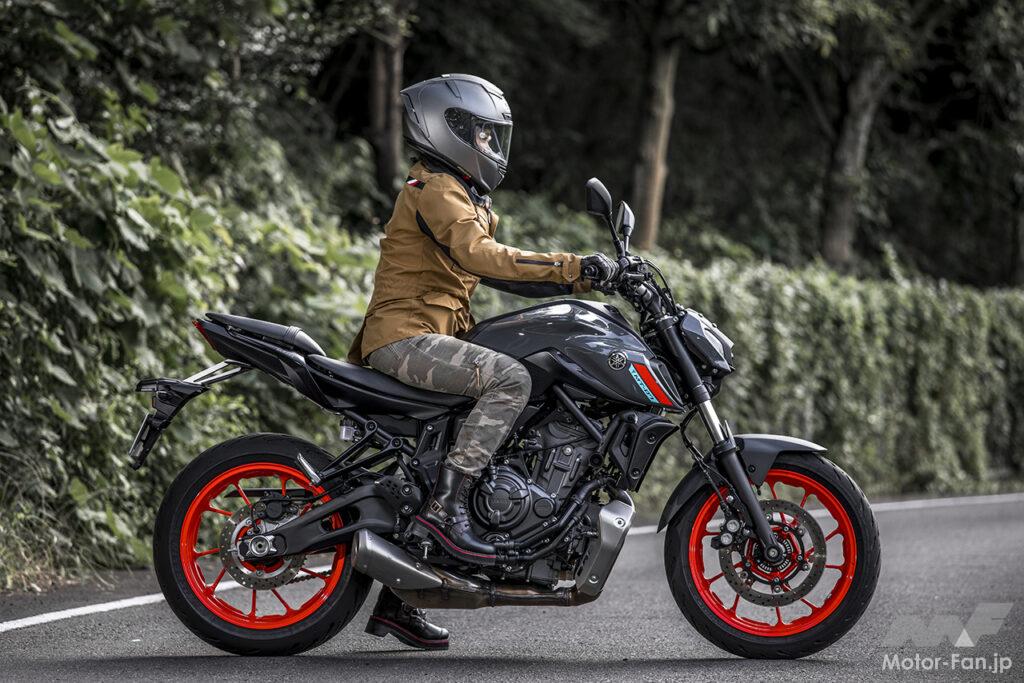 身長153cmとヤマハMT-07の相性。｜688ccネイキッド、MT-07の足