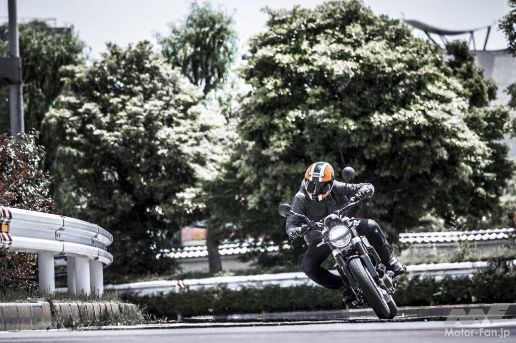 ハスクバーナSVARTPILEN 250