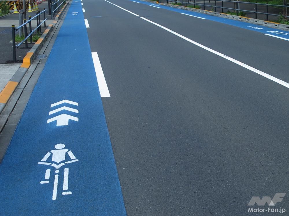 自転車専用レーンをバイクで走るのは違反