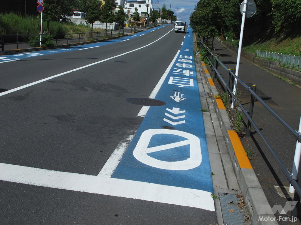 自転車専用レーンをバイクで走るのは違反