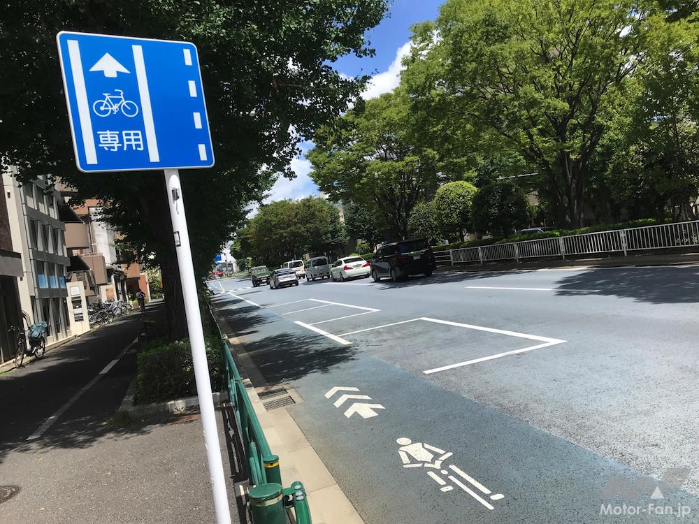 自転車専用レーンをバイクで走るのは違反