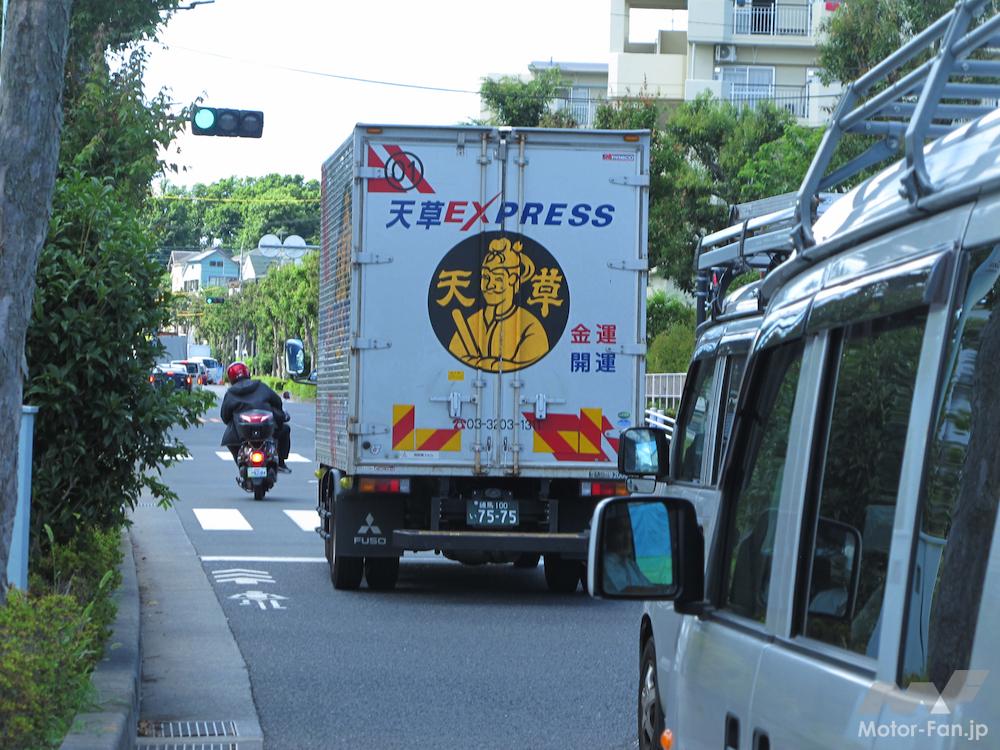 自転車専用レーンをバイクで走るのは違反