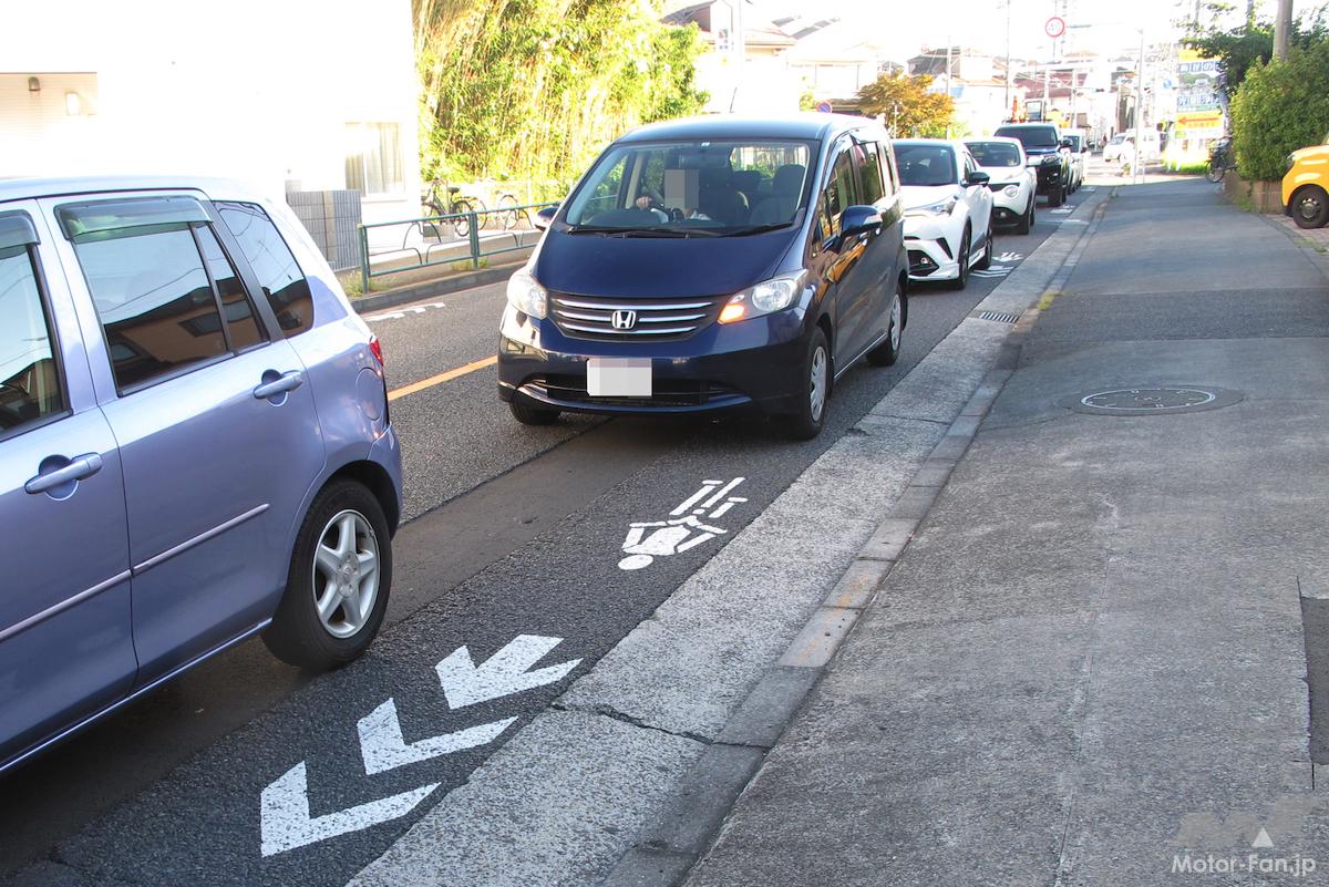 自転車専用レーンをバイクで走るのは違反